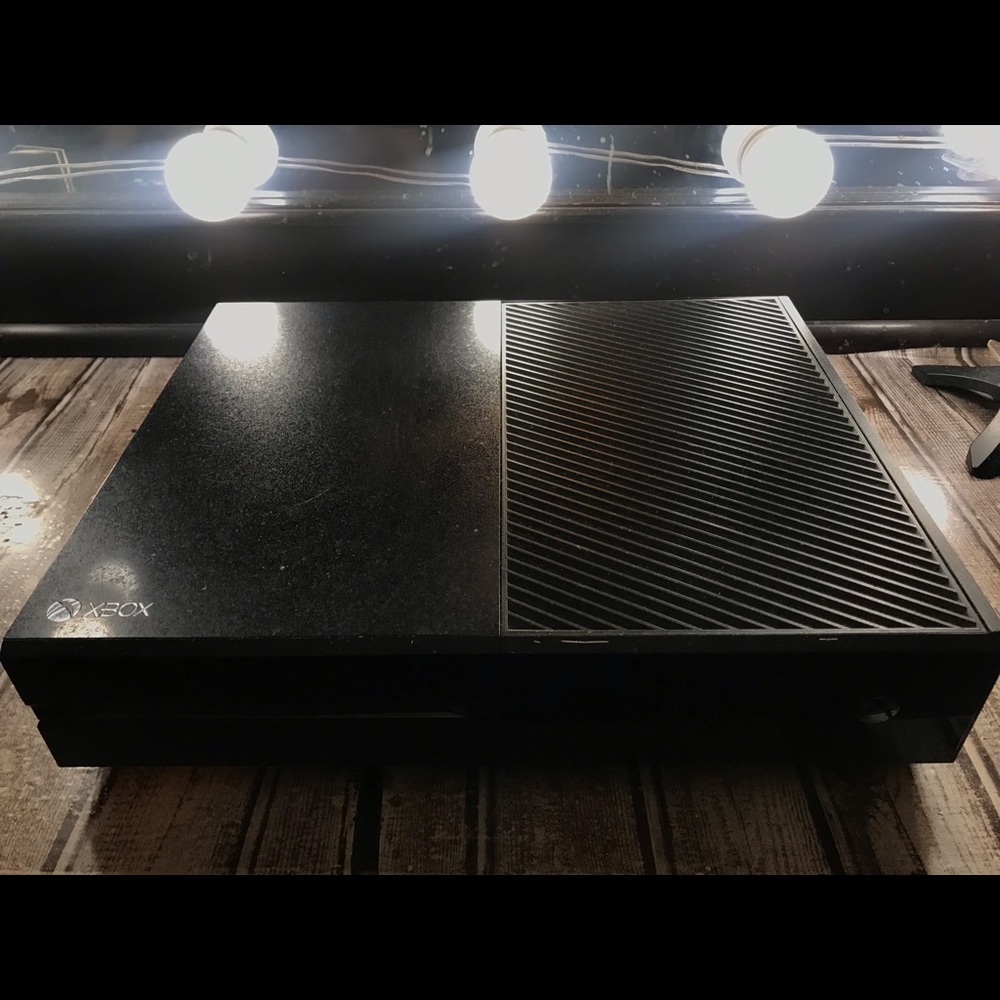 XBOX ONE / CONTROLS / CHARGER / HEADSET